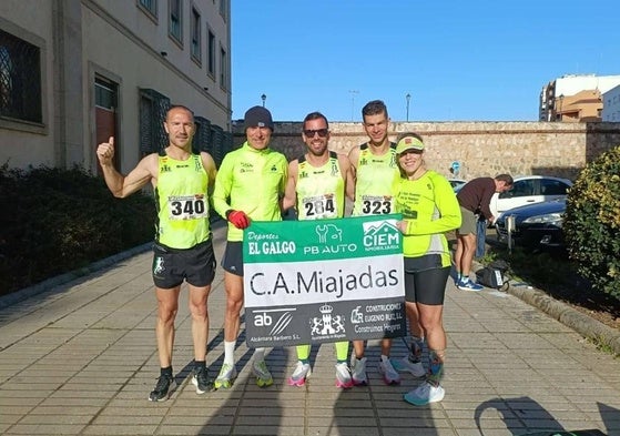 El Club Atletismo Miajadas compite en la media maratón Badajoz-Elvas