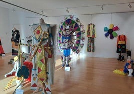El Palacio Obispo Solís de Miajadas acoge desde el 24 de febrero el Museo del Carnaval, con grandes disfraces de su historia. Una gran exposición que estará abierta al público durante más de un mes, hasta el 30 de marzo, con indumentarias que van desde los años 80 hasta el 2023