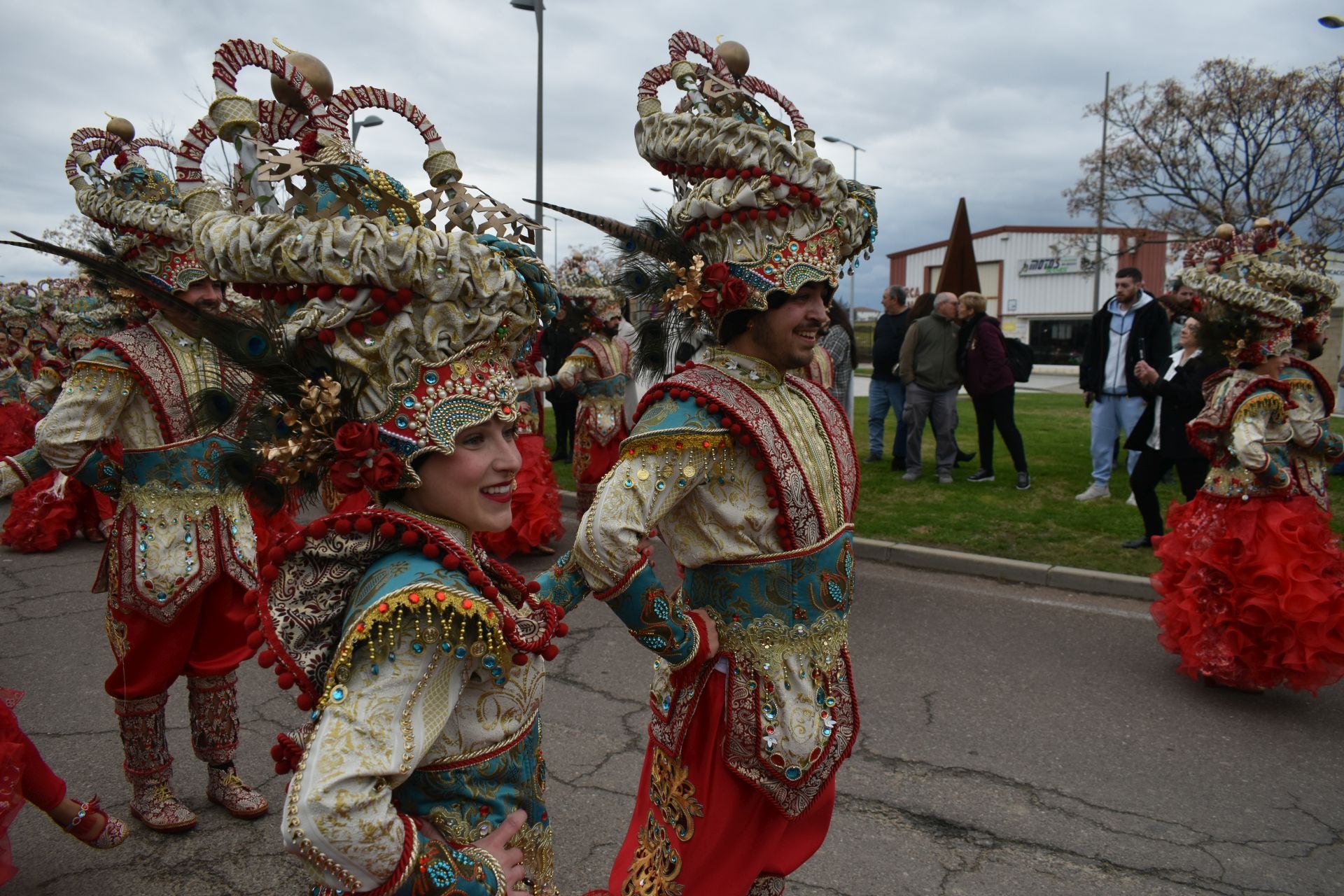 Fotos: Miajadas vive el Carnaval en su gran desfile de comparsas