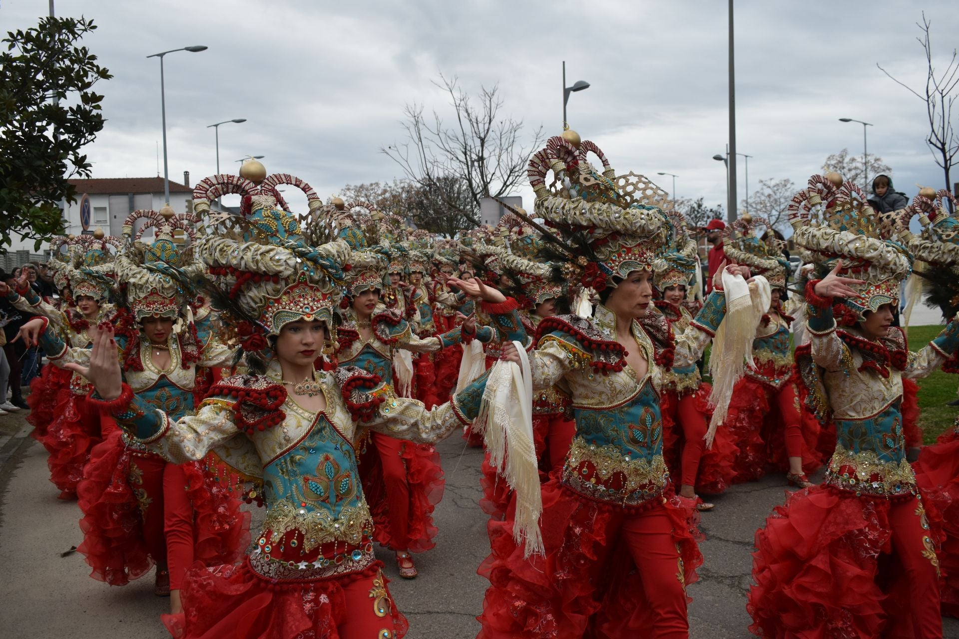 Fotos: Miajadas vive el Carnaval en su gran desfile de comparsas