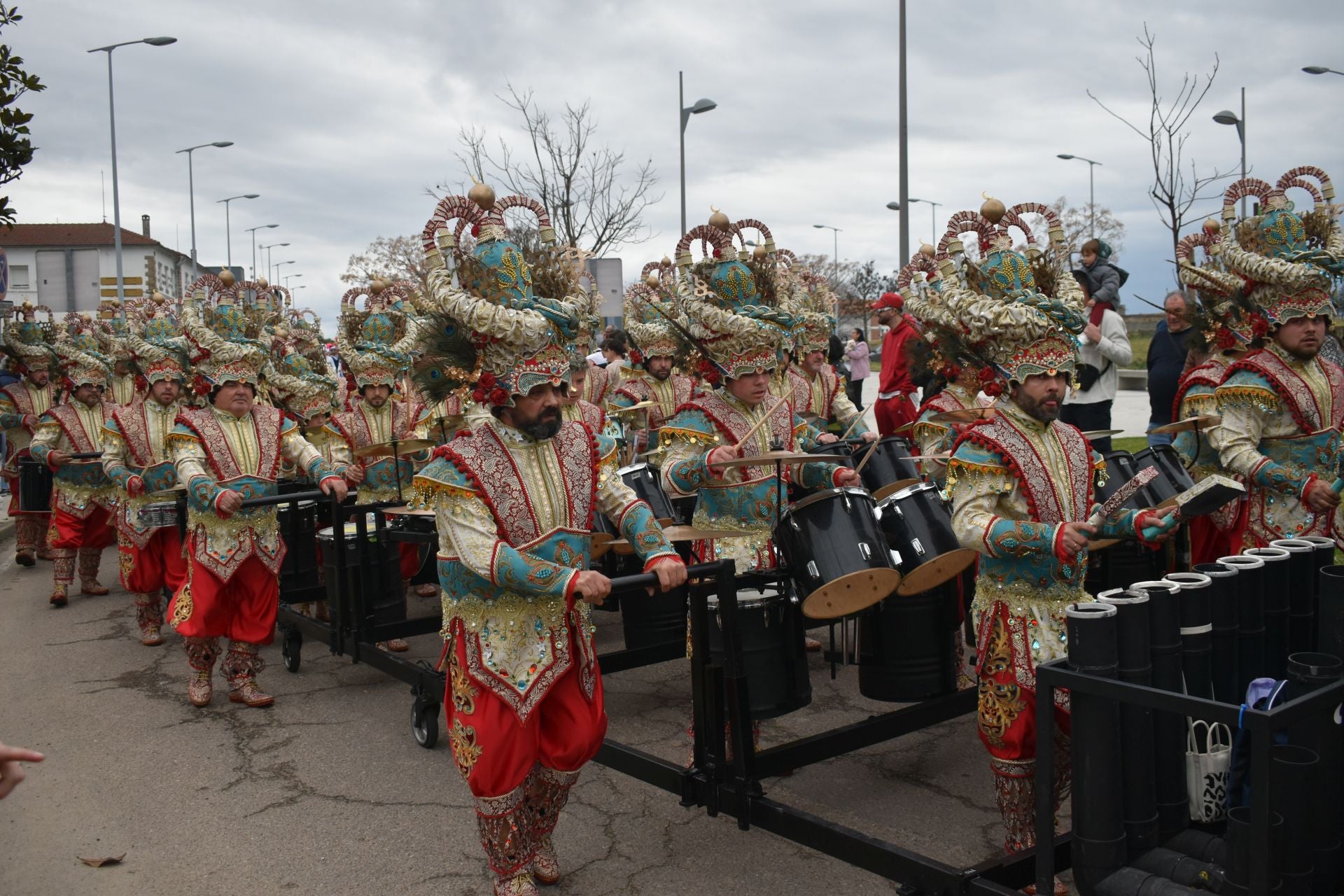 Fotos: Miajadas vive el Carnaval en su gran desfile de comparsas