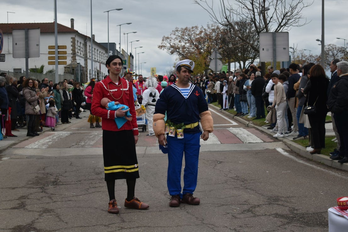 Fotos: Miajadas vive el Carnaval en su gran desfile de comparsas