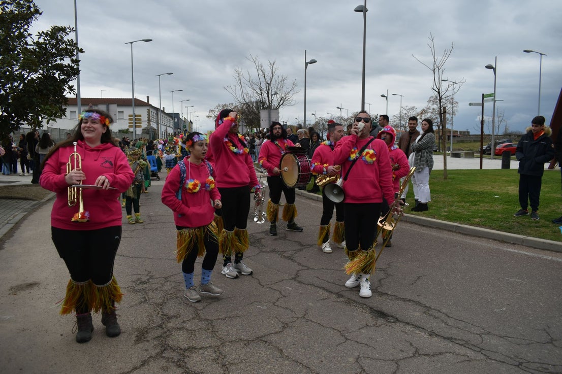 Fotos: Miajadas vive el Carnaval en su gran desfile de comparsas