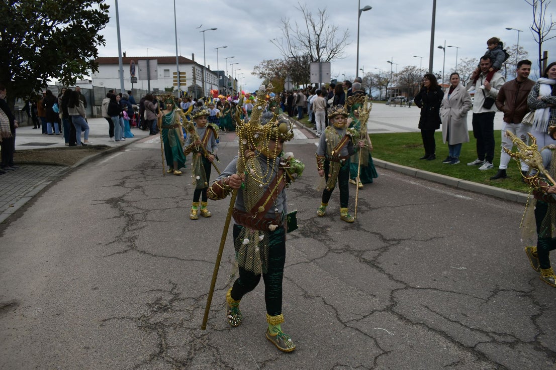 Fotos: Miajadas vive el Carnaval en su gran desfile de comparsas