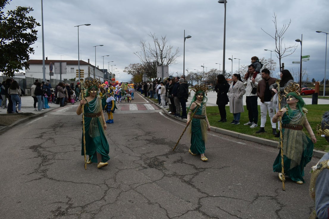 Fotos: Miajadas vive el Carnaval en su gran desfile de comparsas