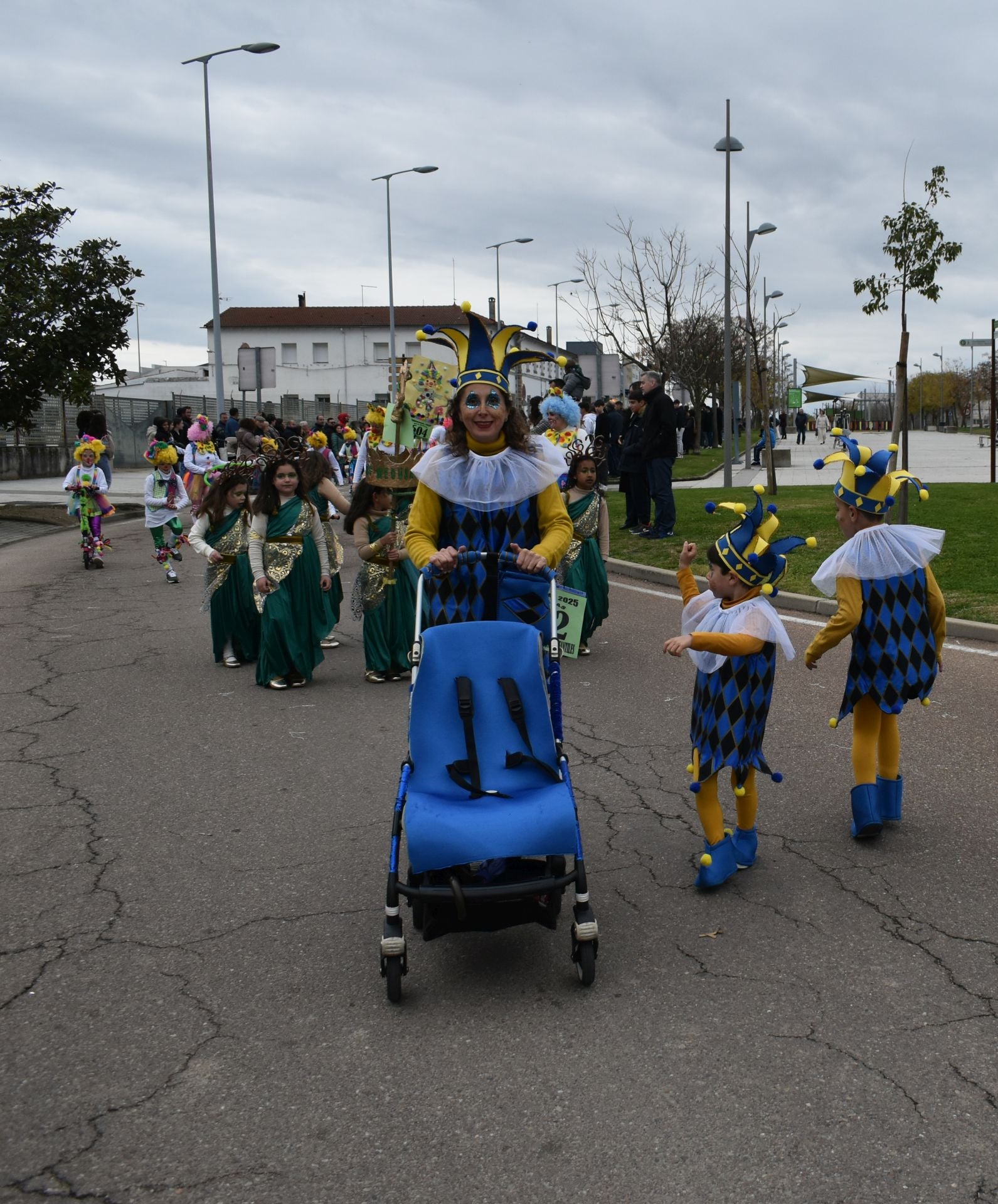 Fotos: Miajadas vive el Carnaval en su gran desfile de comparsas