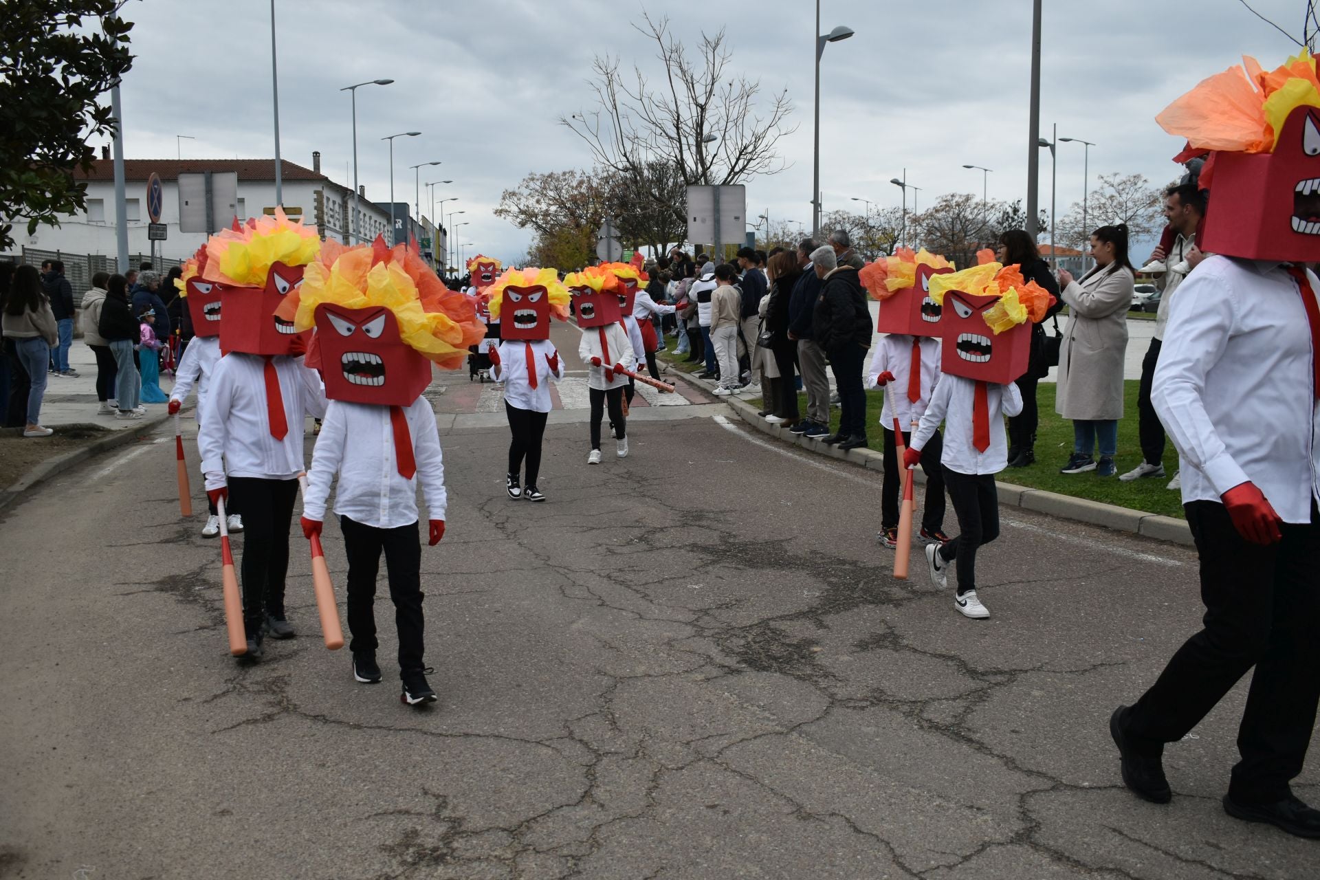 Fotos: Miajadas vive el Carnaval en su gran desfile de comparsas
