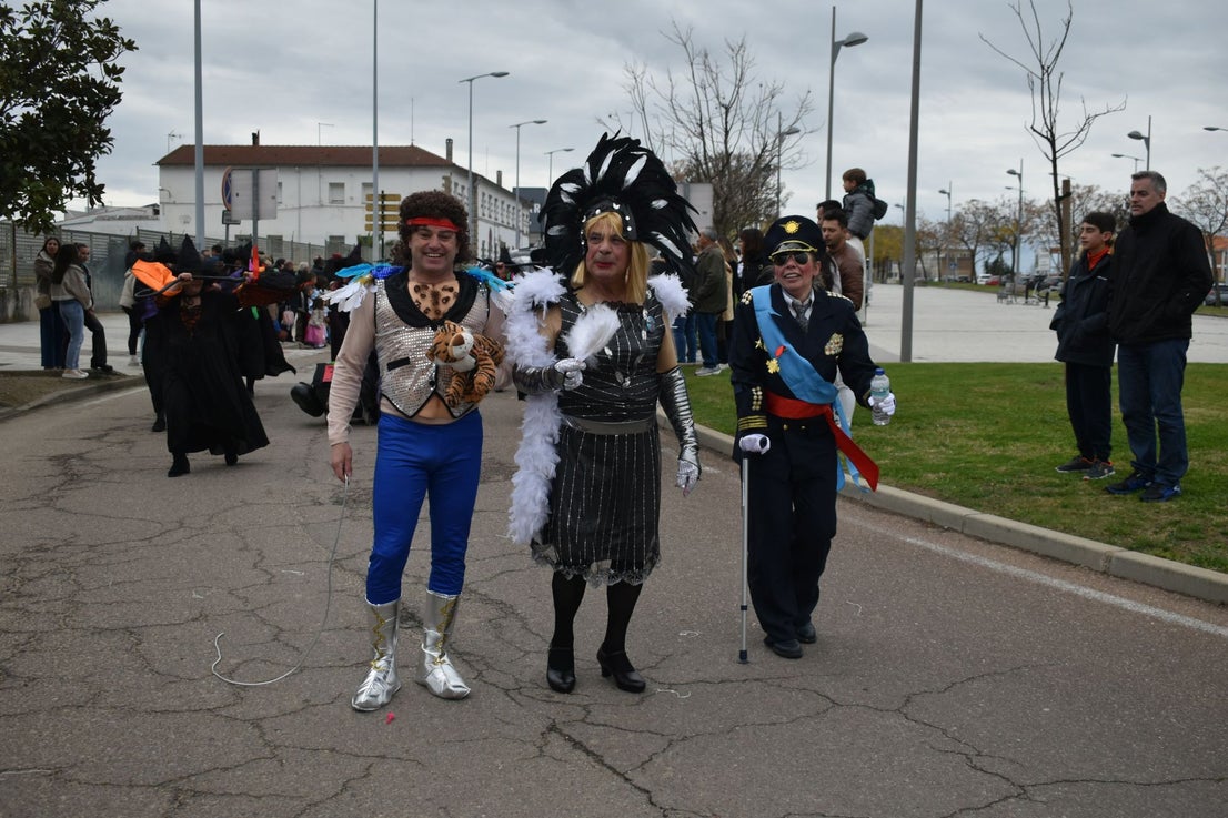 Fotos: Miajadas vive el Carnaval en su gran desfile de comparsas