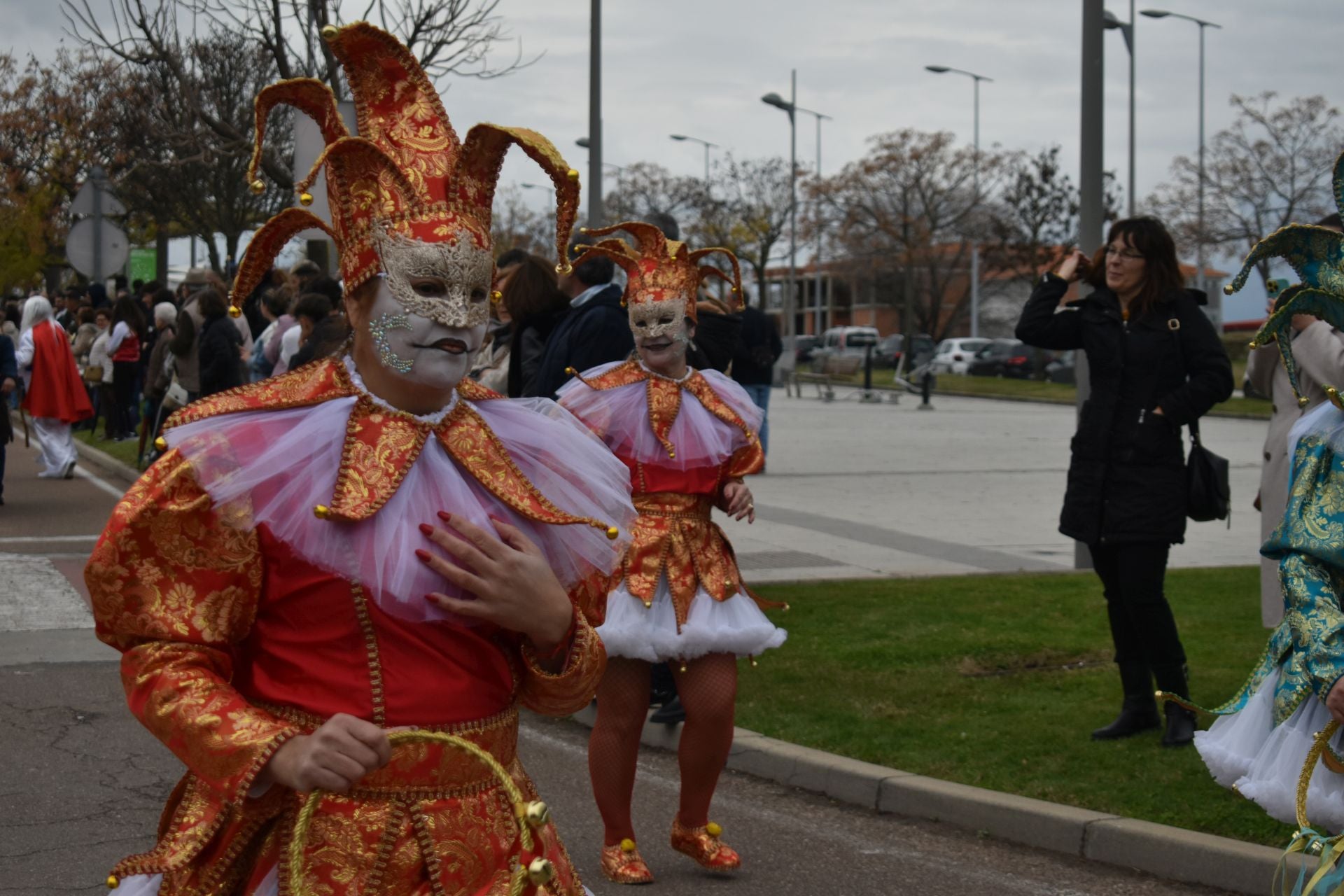Fotos: Miajadas vive el Carnaval en su gran desfile de comparsas