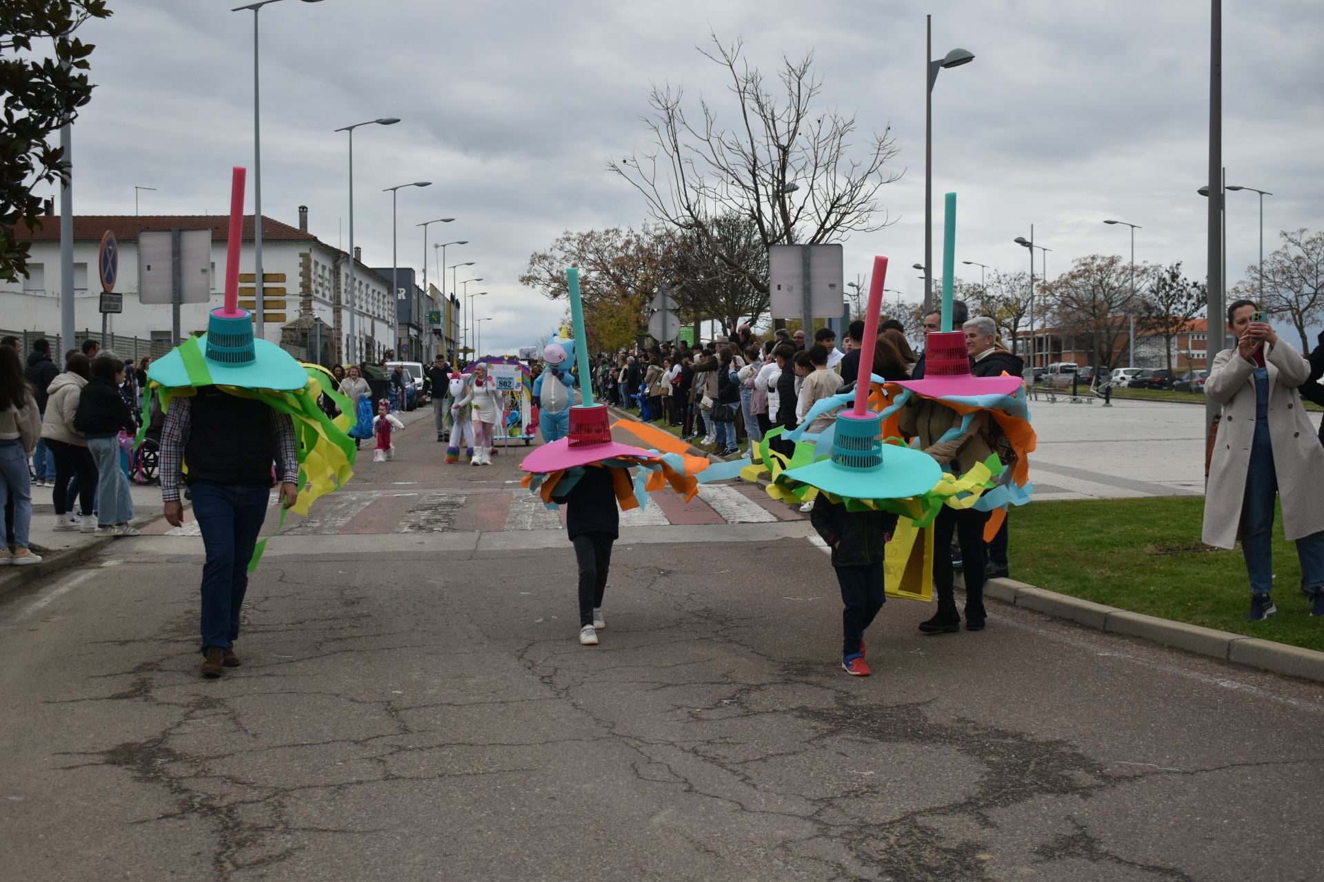 Fotos: Miajadas vive el Carnaval en su gran desfile de comparsas