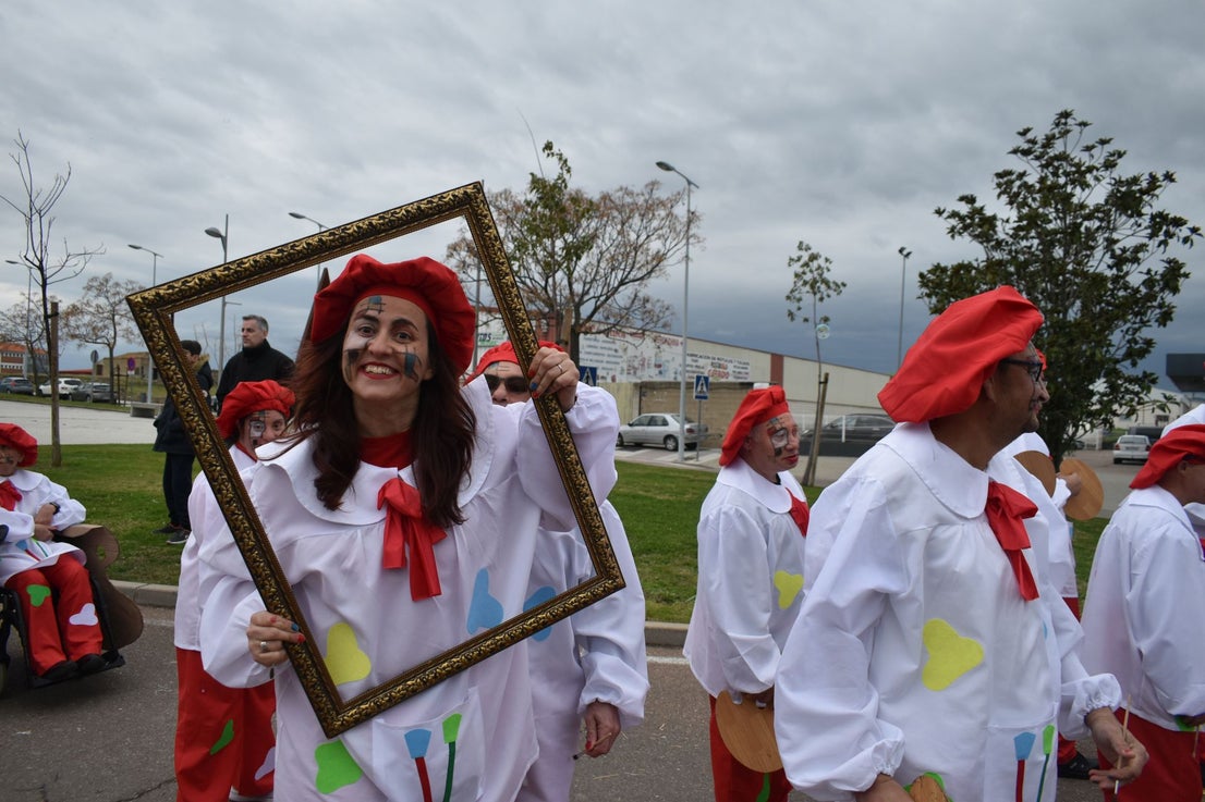 Fotos: Miajadas vive el Carnaval en su gran desfile de comparsas