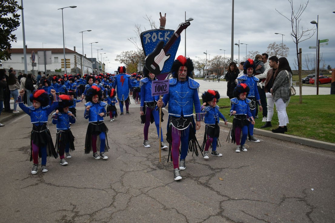 Fotos: Miajadas vive el Carnaval en su gran desfile de comparsas