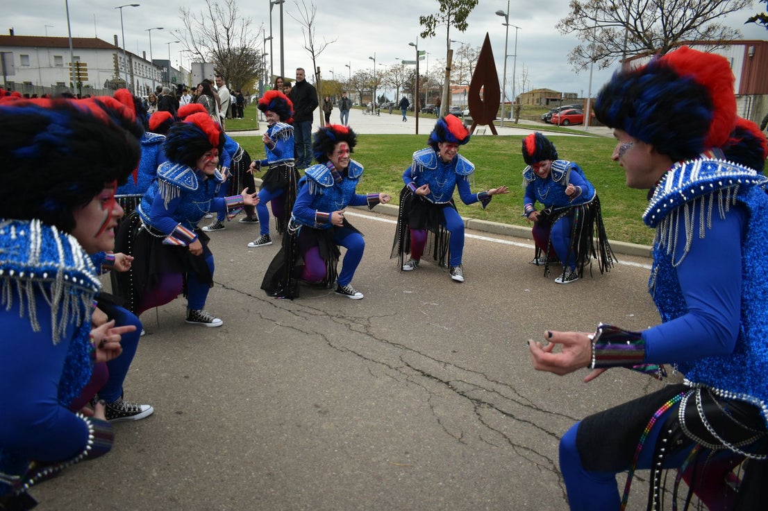 Fotos: Miajadas vive el Carnaval en su gran desfile de comparsas