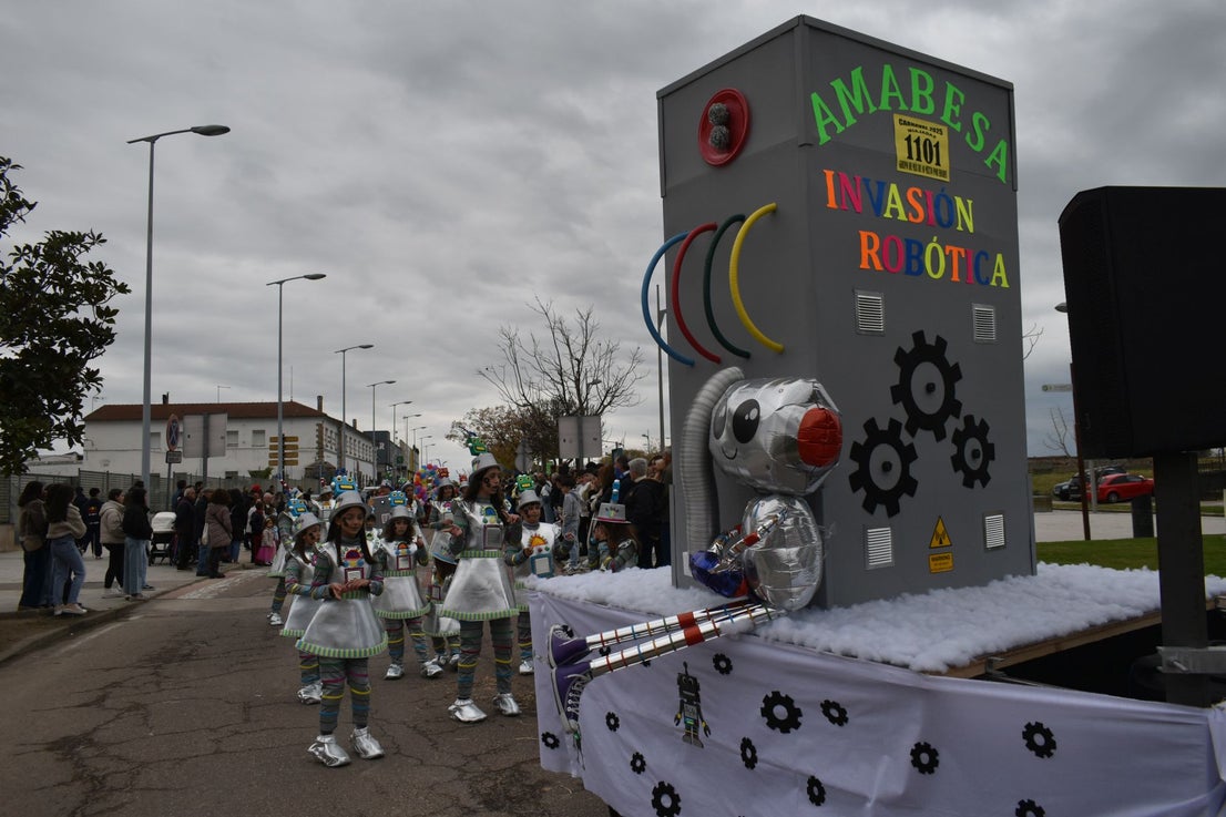 Fotos: Miajadas vive el Carnaval en su gran desfile de comparsas