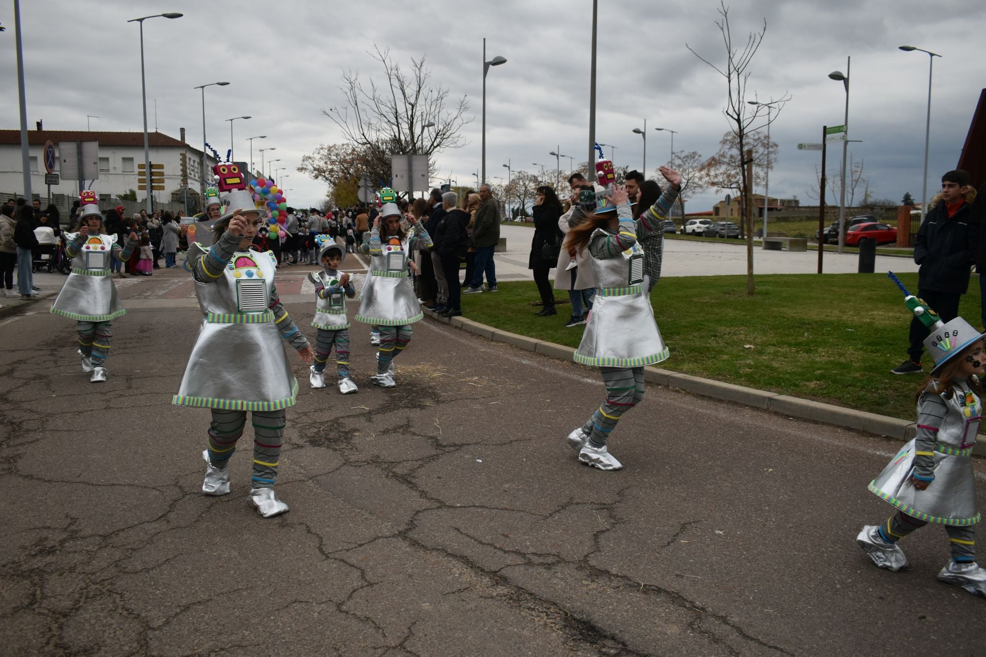 Fotos: Miajadas vive el Carnaval en su gran desfile de comparsas