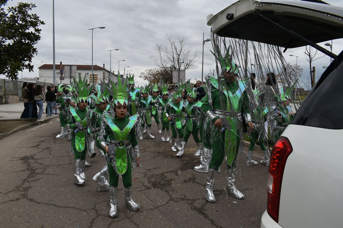 Fotos: Miajadas vive el Carnaval en su gran desfile de comparsas