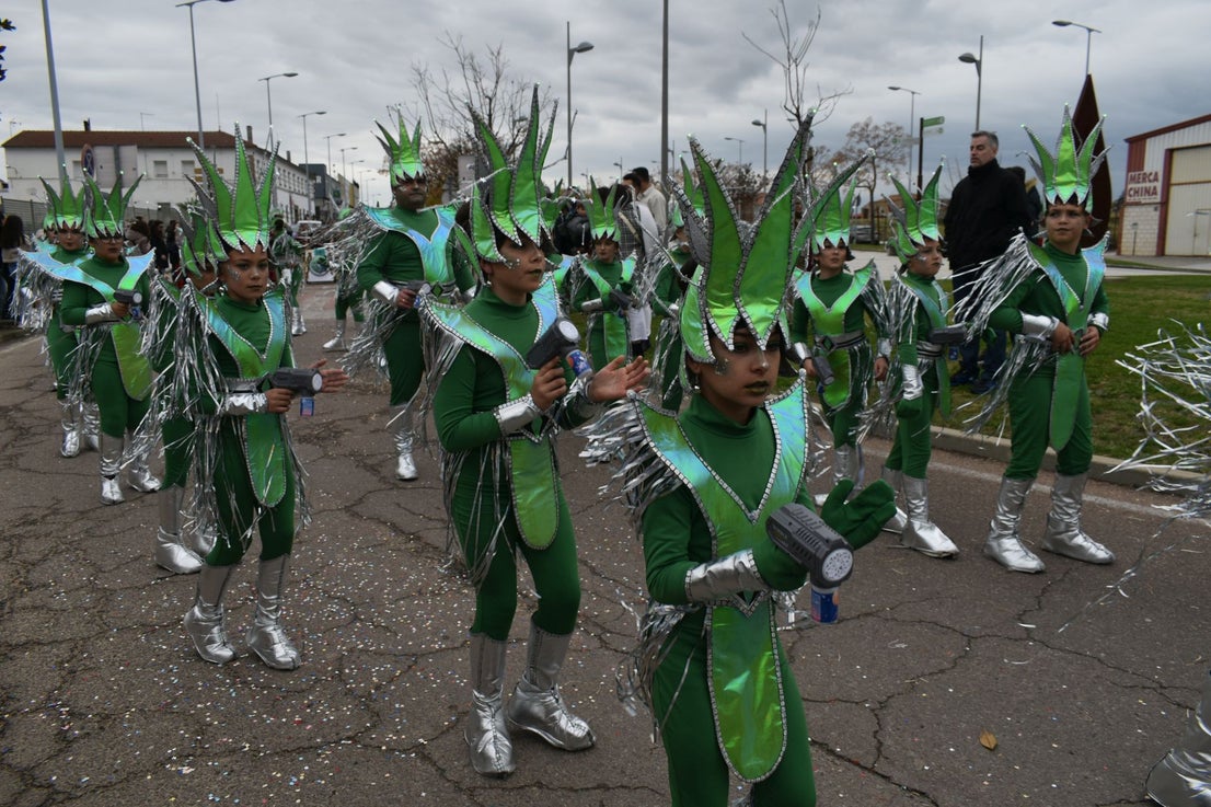 Fotos: Miajadas vive el Carnaval en su gran desfile de comparsas