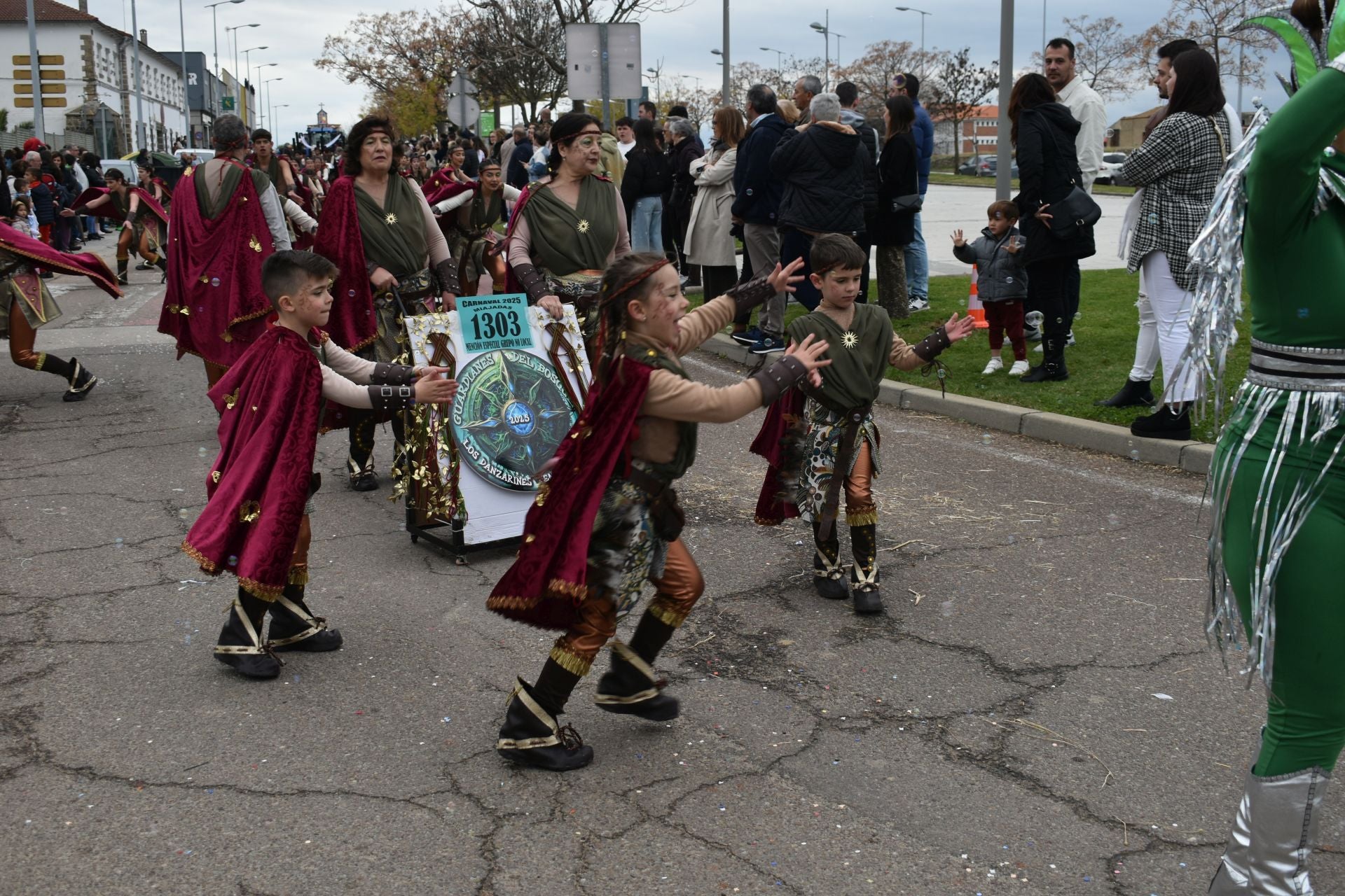 Fotos: Miajadas vive el Carnaval en su gran desfile de comparsas
