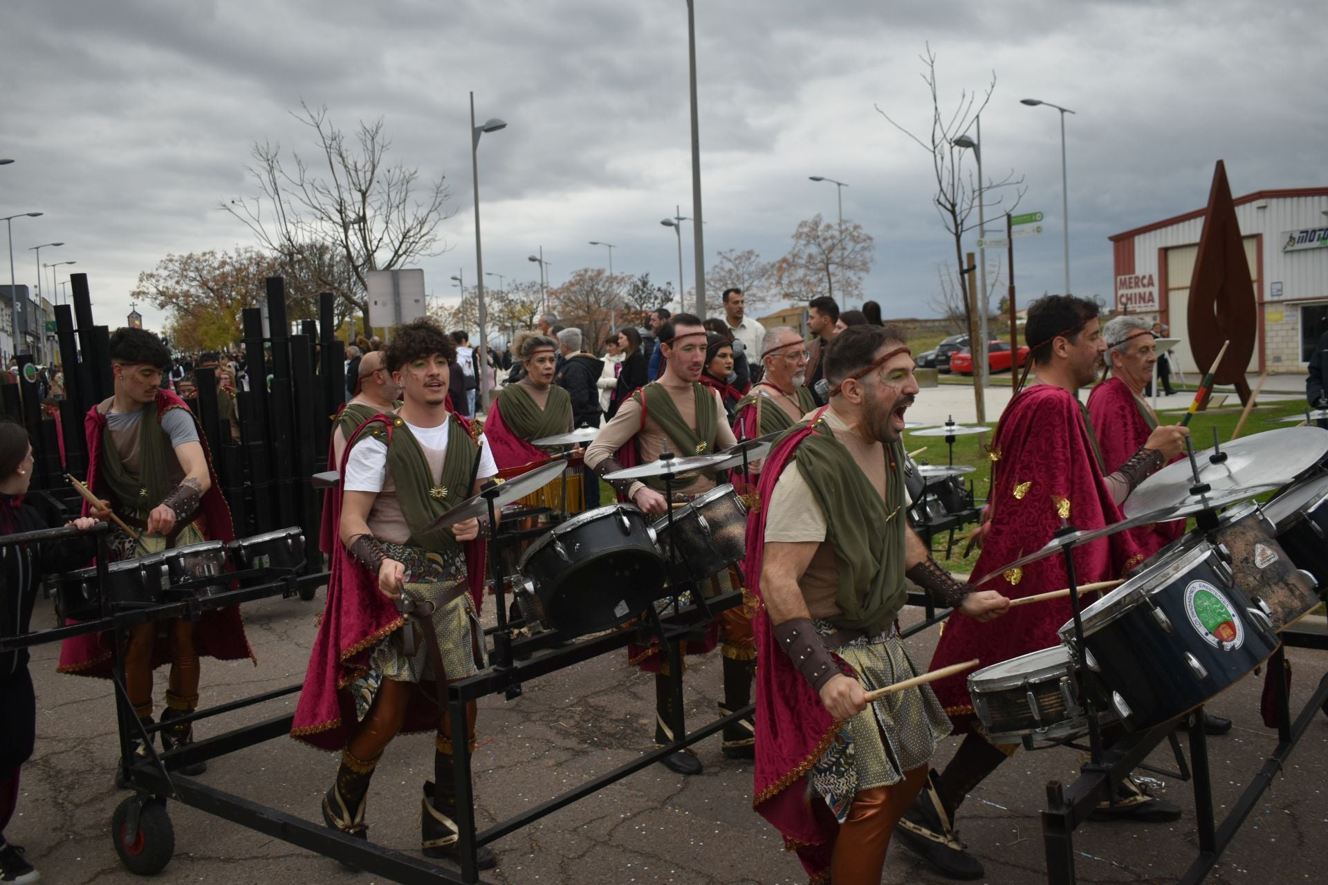 Fotos: Miajadas vive el Carnaval en su gran desfile de comparsas