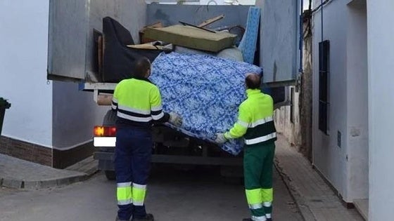 Los interesados en la recogida de residuos voluminosos de abril pueden apuntarse hasta este martes