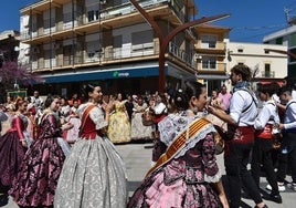 Con motivo del 25 aniversario del hermanamiento de Miajadas y Puçol, los vecinos de la localidad cacereña recibieron la visita de los valencianos para compartir actividades durante todo el fin de semana, en el que mezclaron lo mejor del Carnaval extremeño con las tradiciones falleras