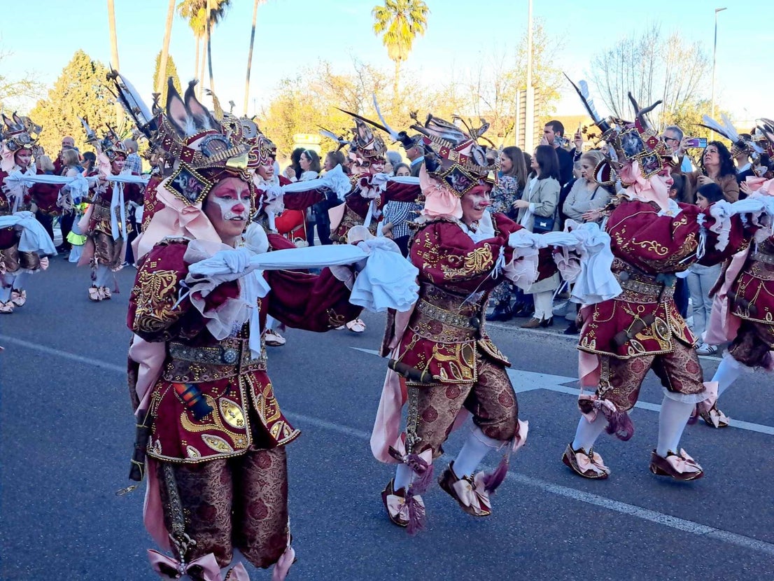 Fotos: 18 comparsas hicieron vibrar en la VI Convivencia Carnavalera de Miajadas