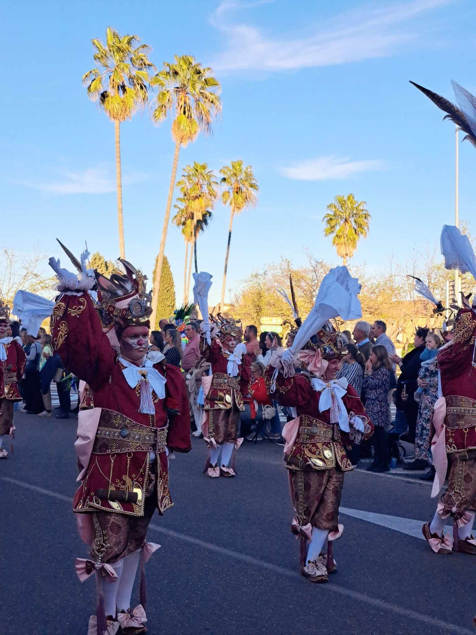 Fotos: 18 comparsas hicieron vibrar en la VI Convivencia Carnavalera de Miajadas