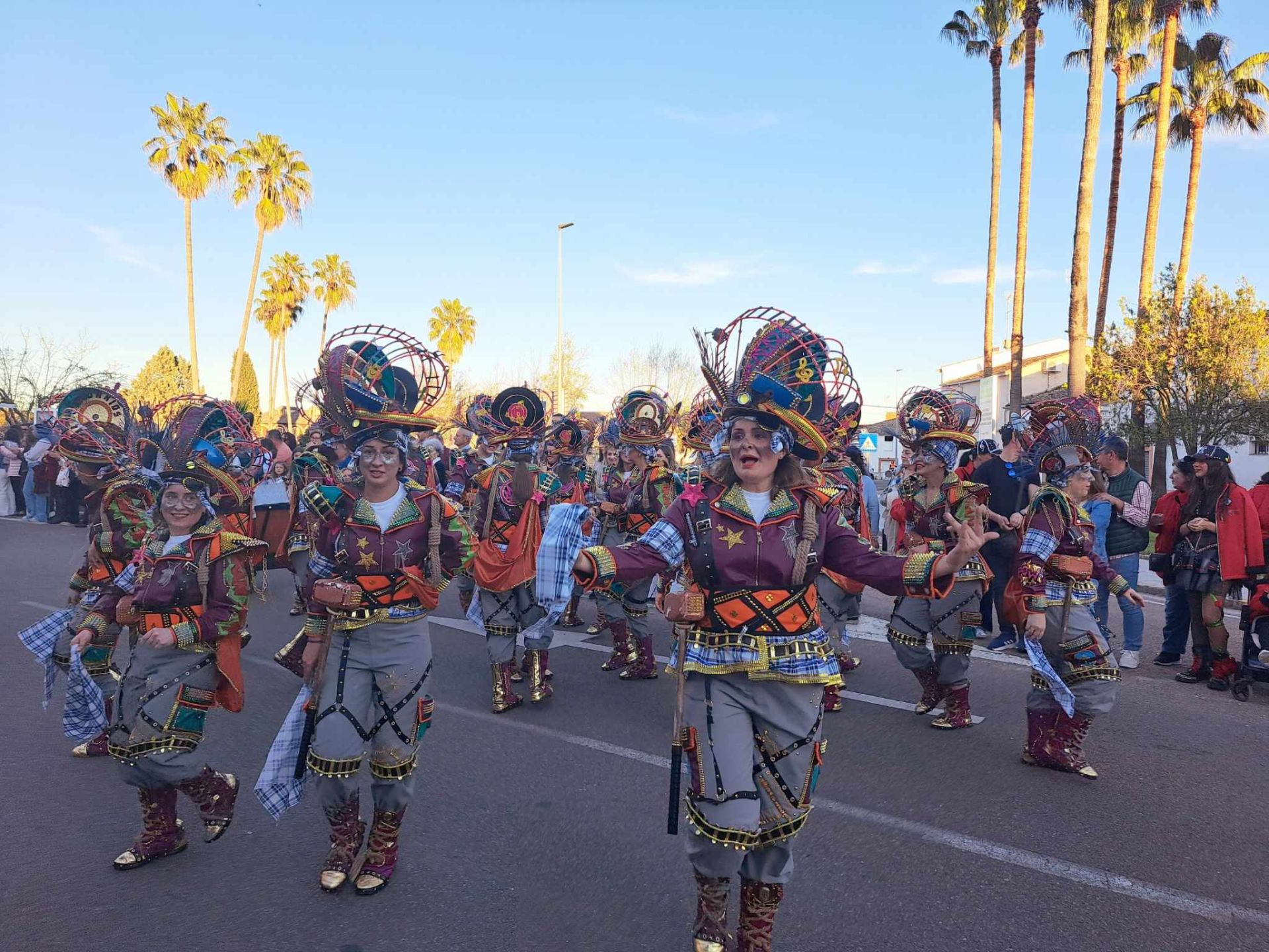 Fotos: 18 comparsas hicieron vibrar en la VI Convivencia Carnavalera de Miajadas