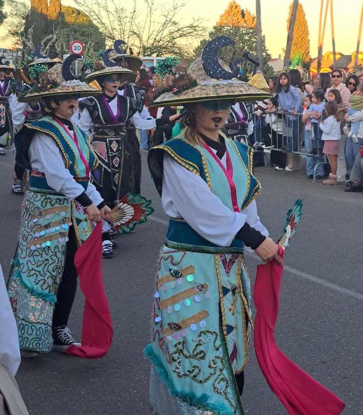 Fotos: 18 comparsas hicieron vibrar en la VI Convivencia Carnavalera de Miajadas