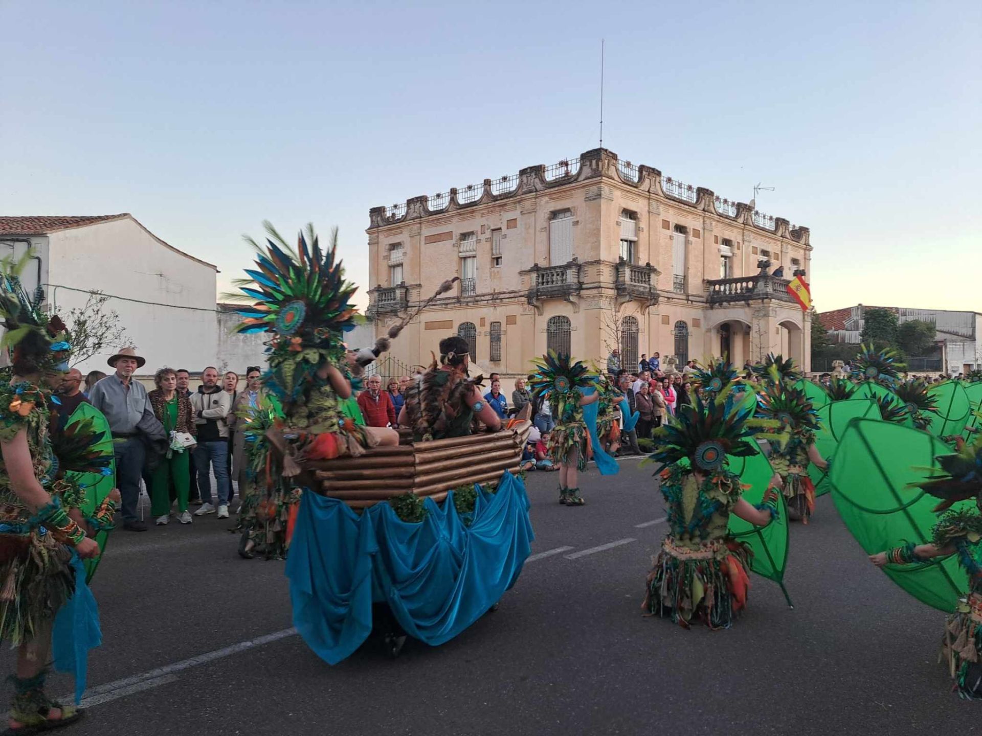 Fotos: 18 comparsas hicieron vibrar en la VI Convivencia Carnavalera de Miajadas