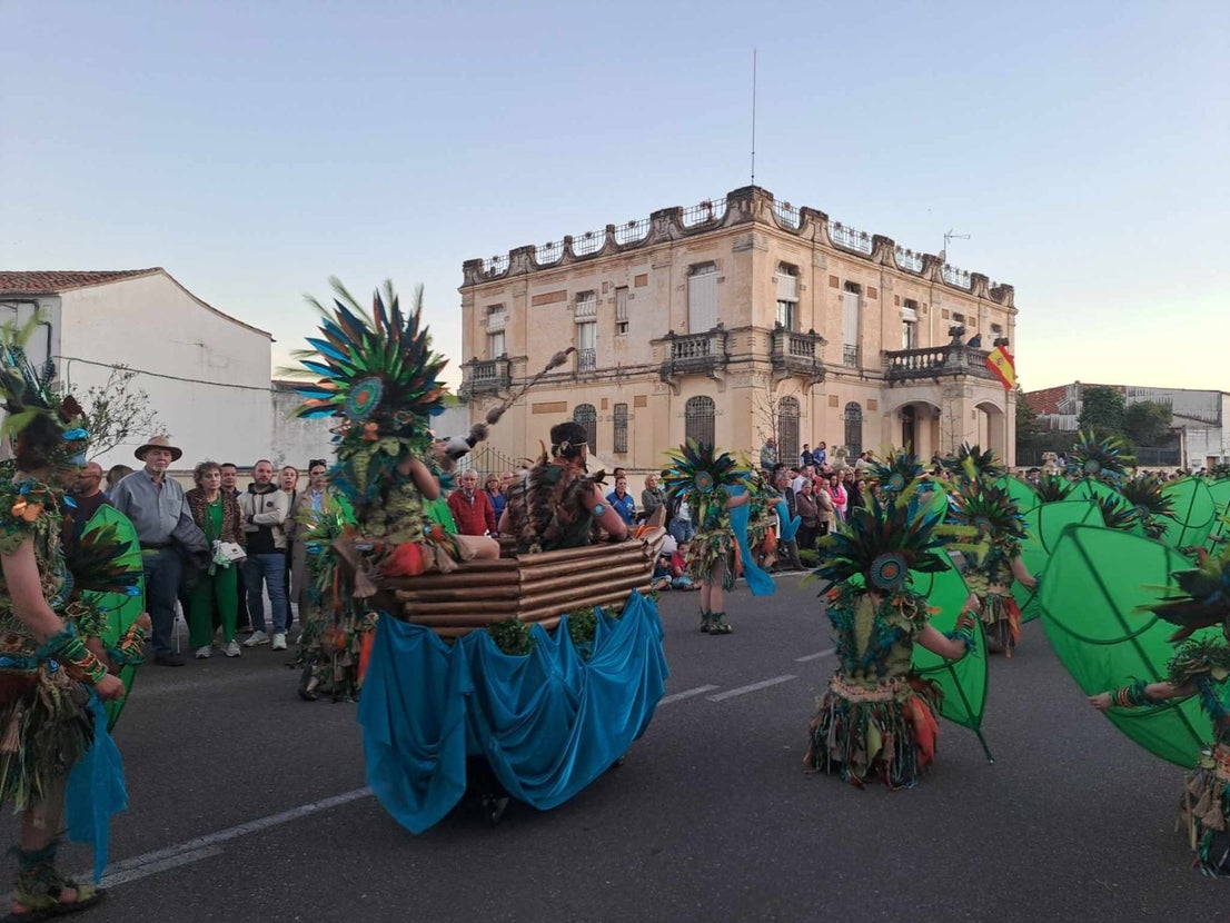 Fotos: 18 comparsas hicieron vibrar en la VI Convivencia Carnavalera de Miajadas