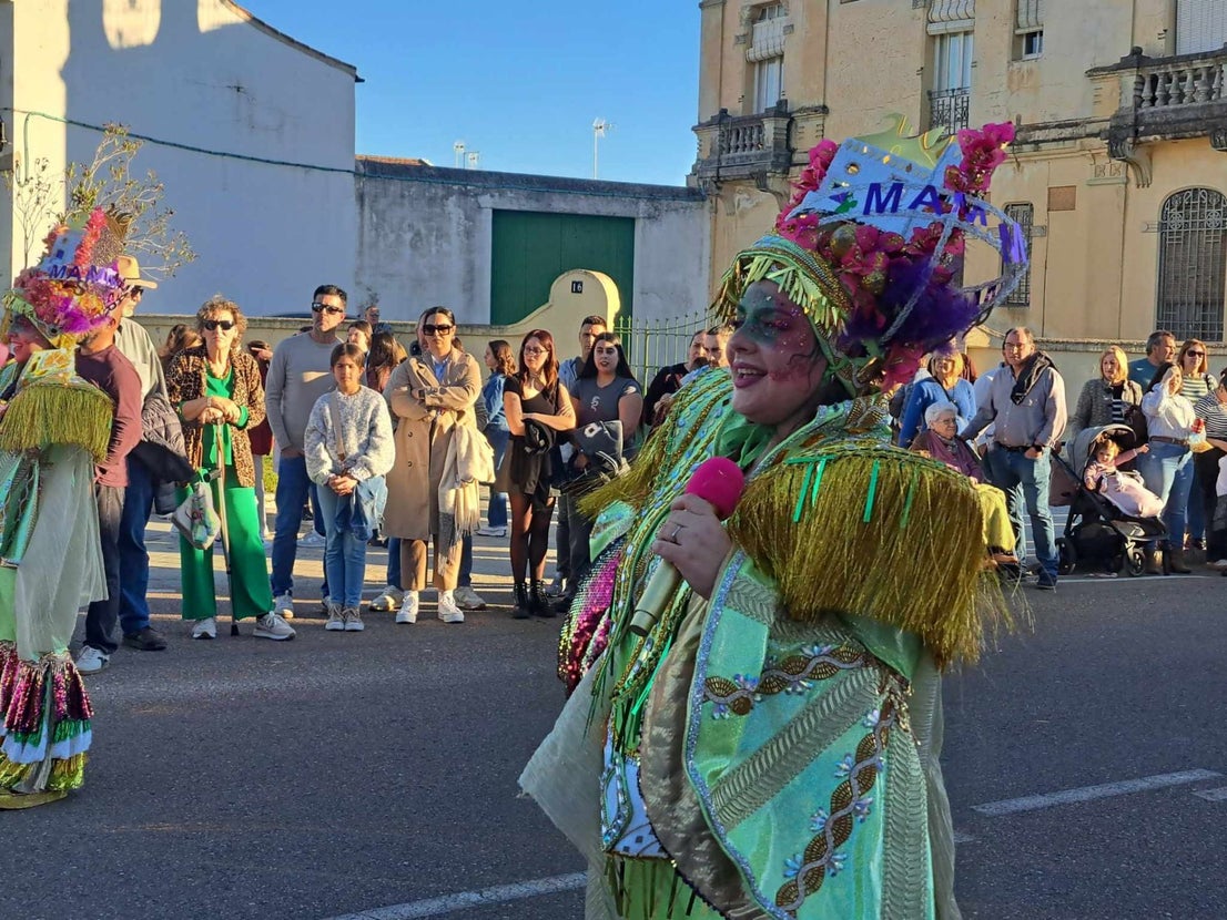 Fotos: 18 comparsas hicieron vibrar en la VI Convivencia Carnavalera de Miajadas