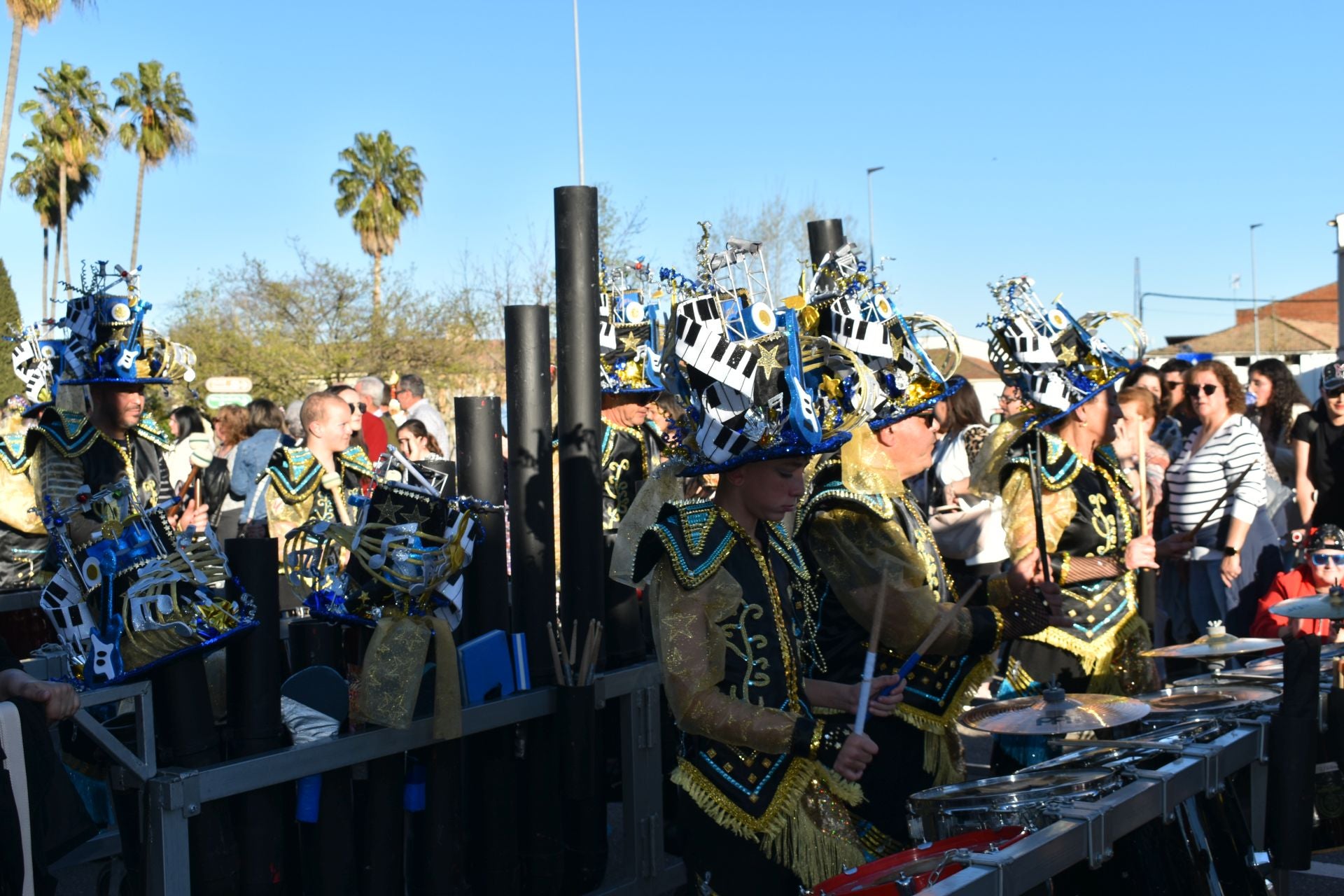 Fotos: 18 comparsas hicieron vibrar en la VI Convivencia Carnavalera de Miajadas