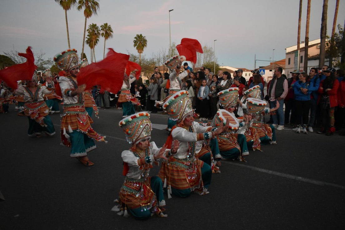 Fotos: 18 comparsas hicieron vibrar en la VI Convivencia Carnavalera de Miajadas
