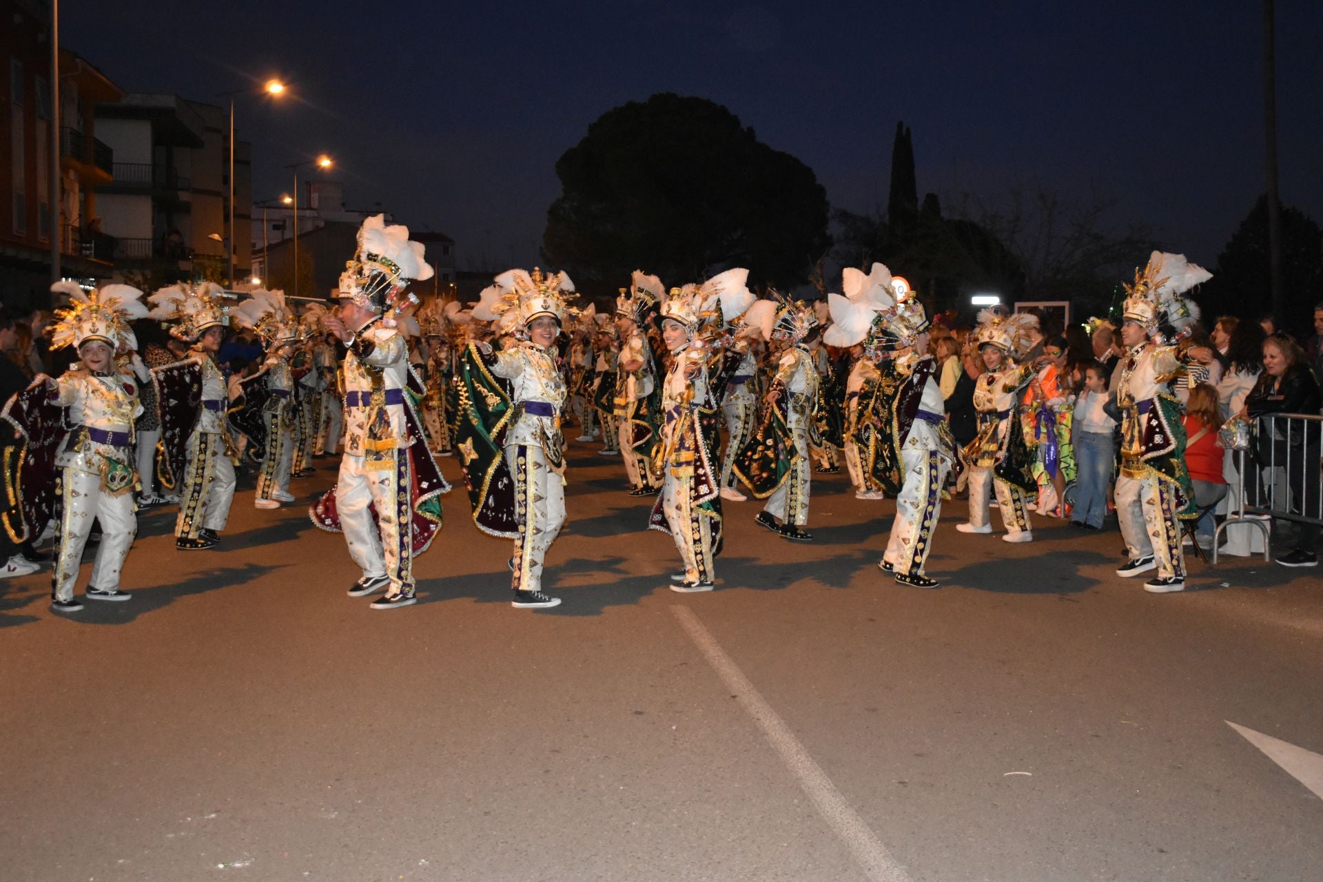Fotos: 18 comparsas hicieron vibrar en la VI Convivencia Carnavalera de Miajadas