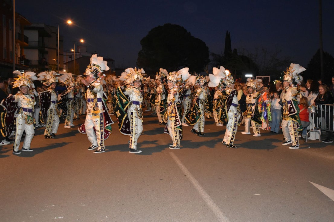Fotos: 18 comparsas hicieron vibrar en la VI Convivencia Carnavalera de Miajadas