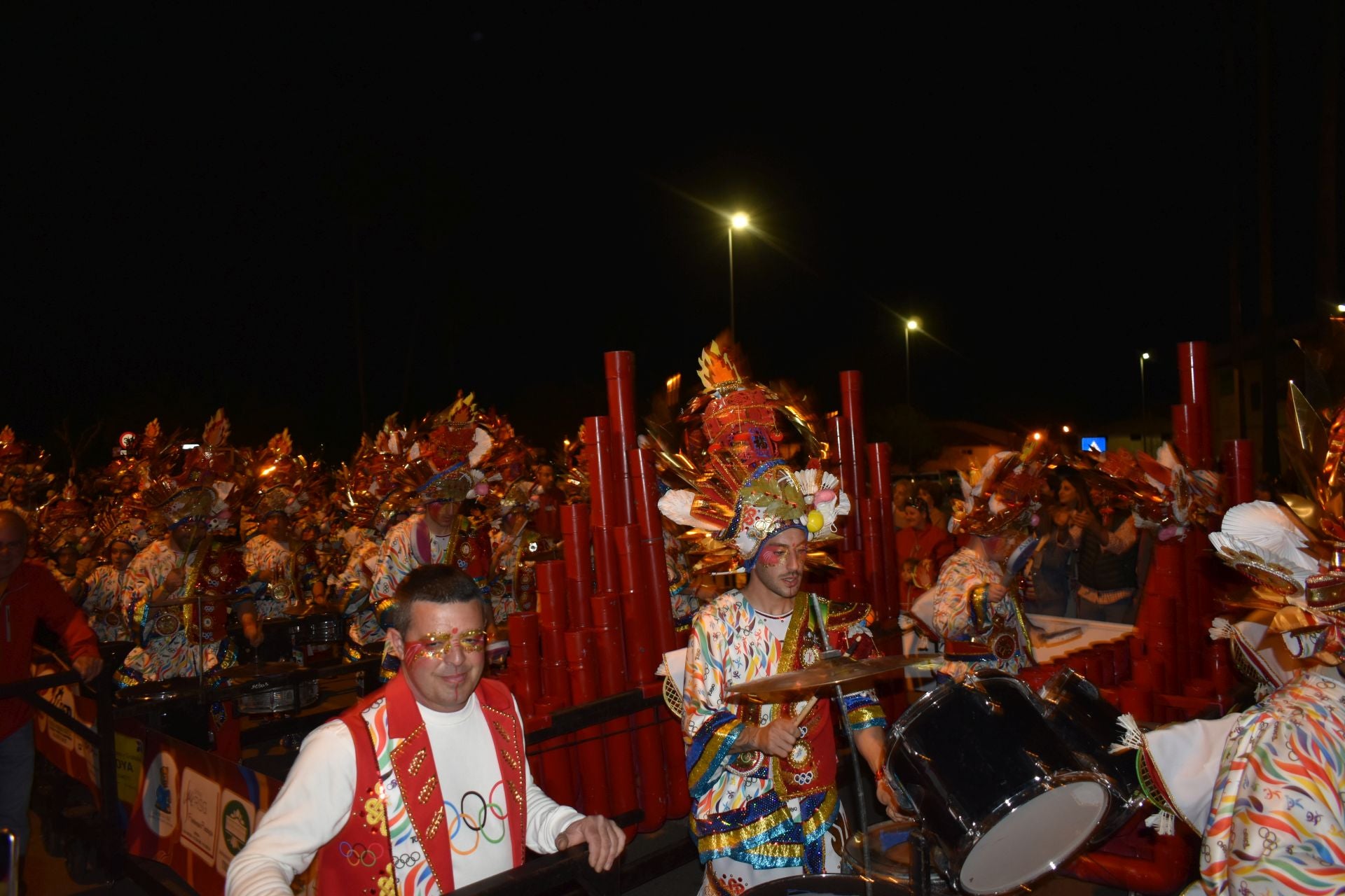 Fotos: 18 comparsas hicieron vibrar en la VI Convivencia Carnavalera de Miajadas