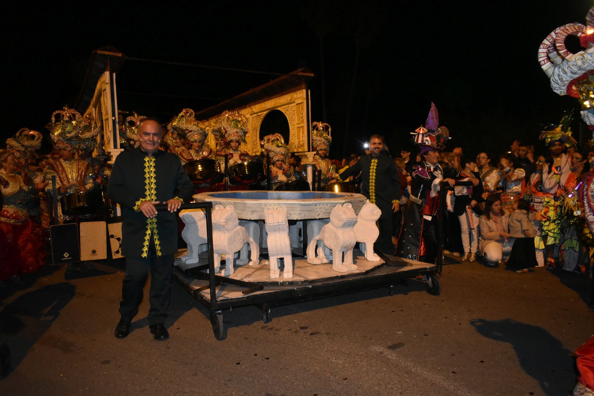 Fotos: 18 comparsas hicieron vibrar en la VI Convivencia Carnavalera de Miajadas