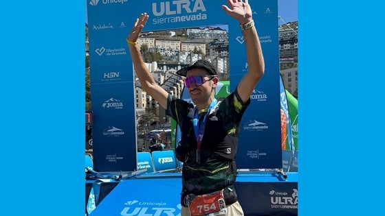 Jairo Sánchez consigue la plata general y el oro senior en el Ultra Sierra Nevada 2025