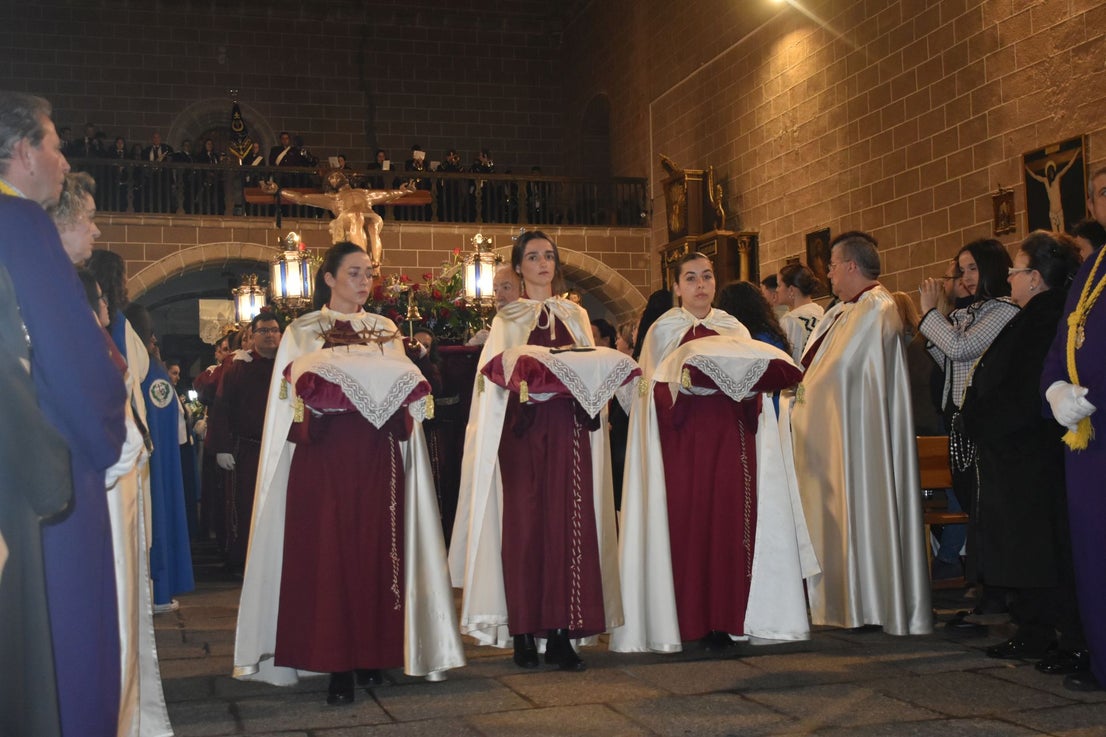 Fotos: El 'Cristo de la Piedad', 'La Piedad', el 'Santo Sepulcro' y la 'Virgen de los Dolores' procesionaron en el templo