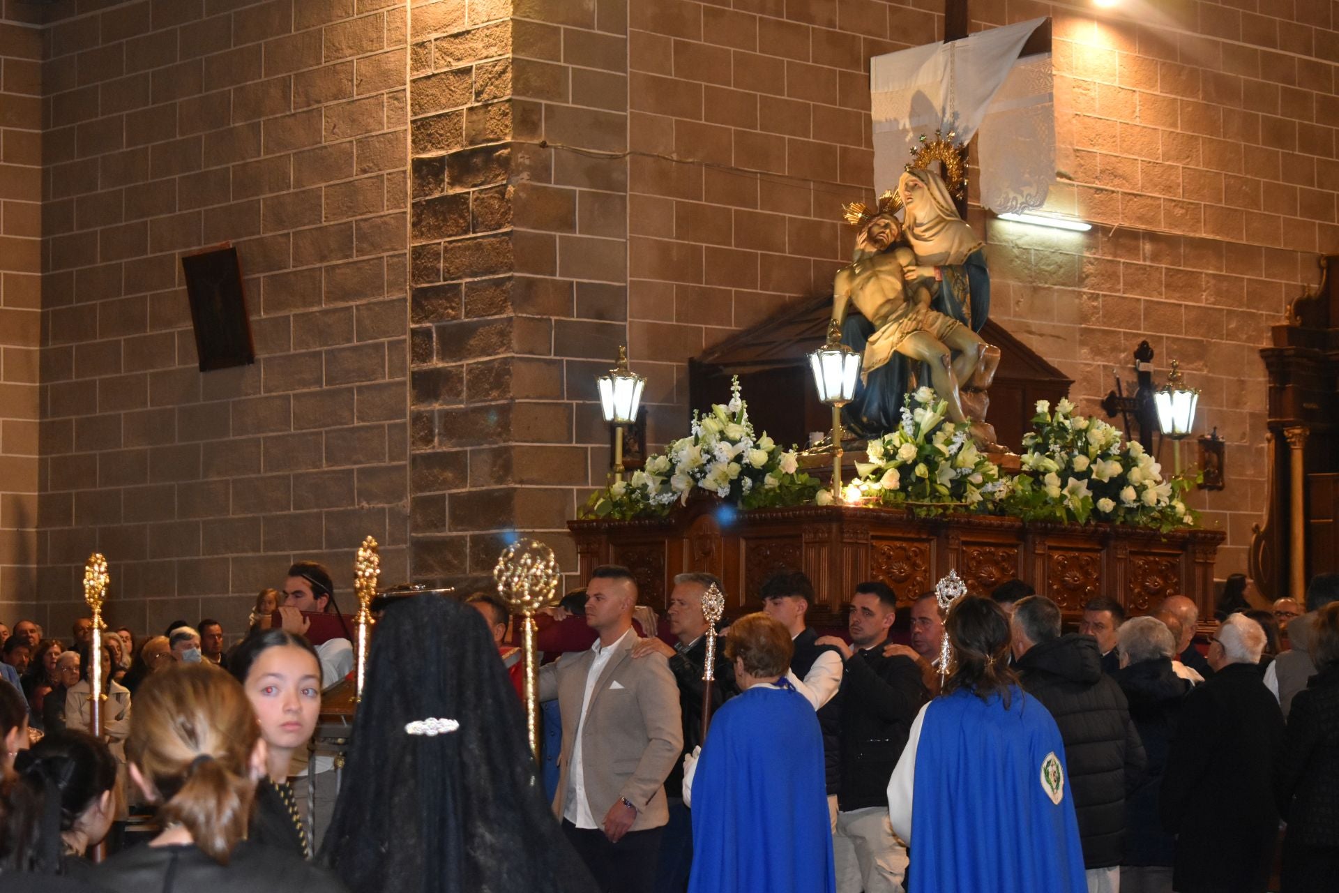 Fotos: El 'Cristo de la Piedad', 'La Piedad', el 'Santo Sepulcro' y la 'Virgen de los Dolores' procesionaron en el templo