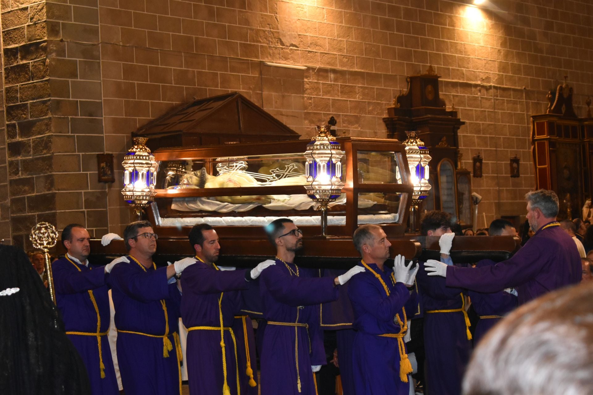 Fotos: El 'Cristo de la Piedad', 'La Piedad', el 'Santo Sepulcro' y la 'Virgen de los Dolores' procesionaron en el templo