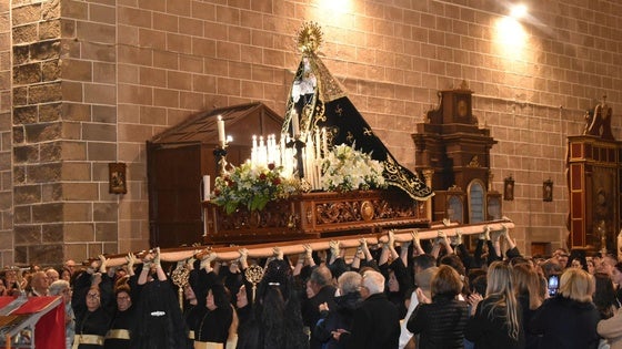 Fotos: El 'Cristo de la Piedad', 'La Piedad', el 'Santo Sepulcro' y la 'Virgen de los Dolores' procesionaron en el templo