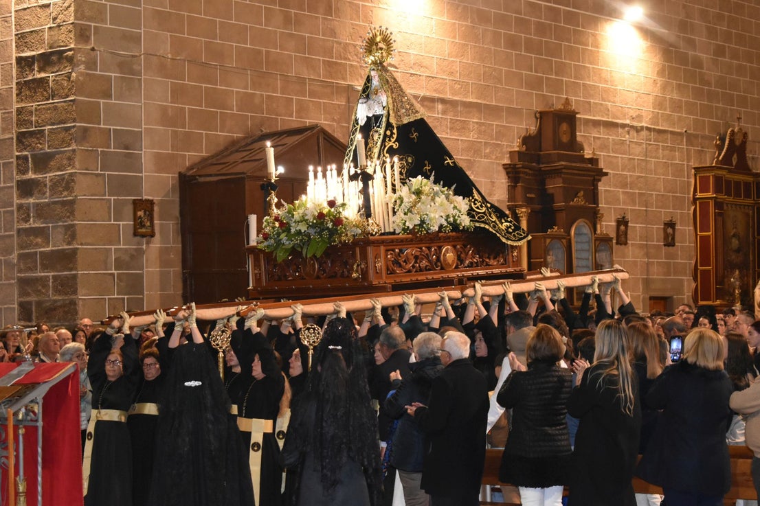 Fotos: El 'Cristo de la Piedad', 'La Piedad', el 'Santo Sepulcro' y la 'Virgen de los Dolores' procesionaron en el templo