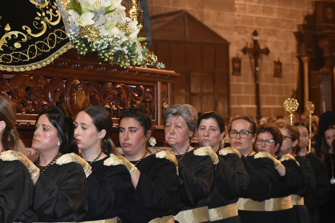 Fotos: El 'Cristo de la Piedad', 'La Piedad', el 'Santo Sepulcro' y la 'Virgen de los Dolores' procesionaron en el templo