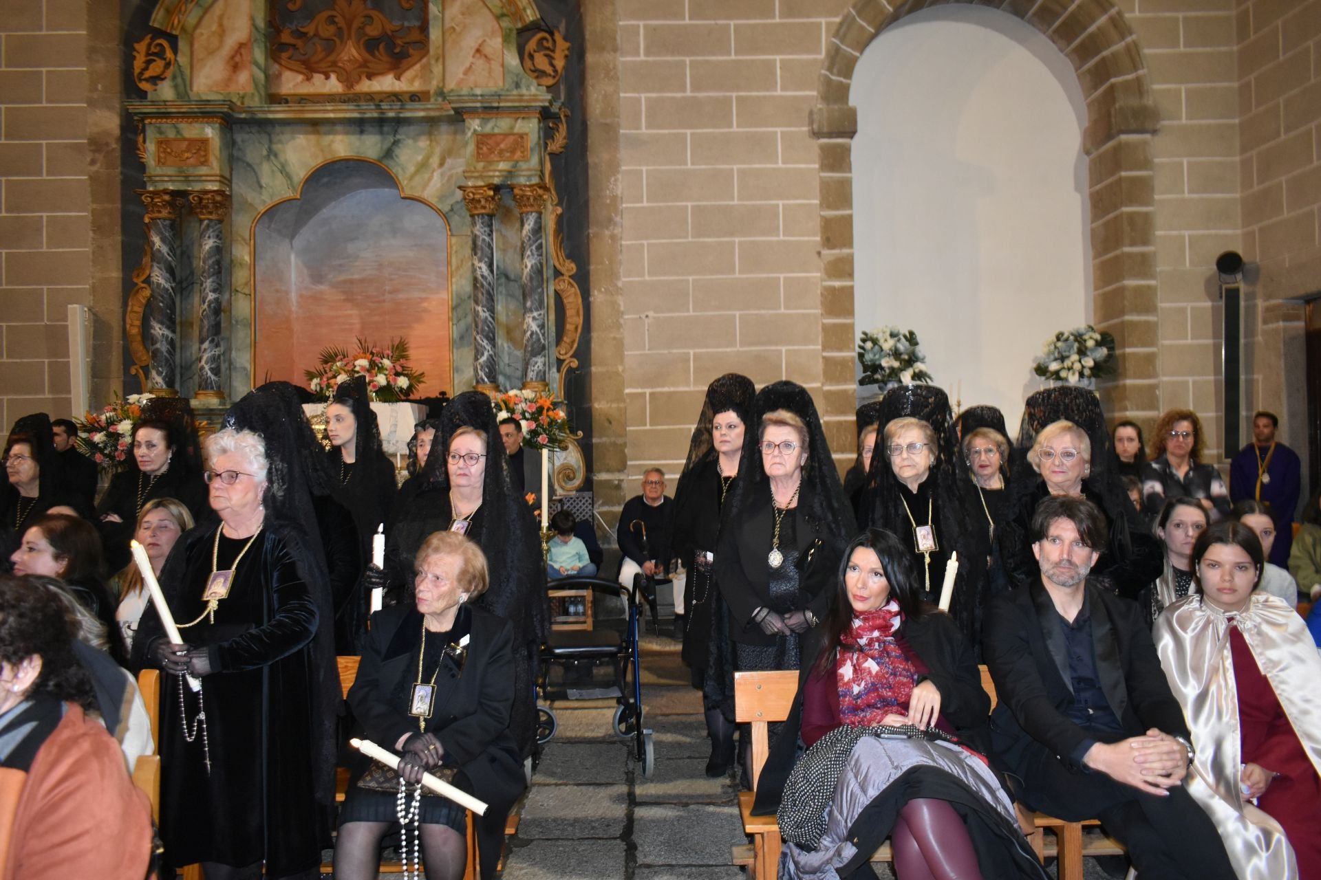 Fotos: El 'Cristo de la Piedad', 'La Piedad', el 'Santo Sepulcro' y la 'Virgen de los Dolores' procesionaron en el templo