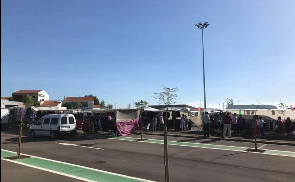 Jornada sobre reciclaje en el mercadillo del miércoles con el sorteo de dos carros de la compra