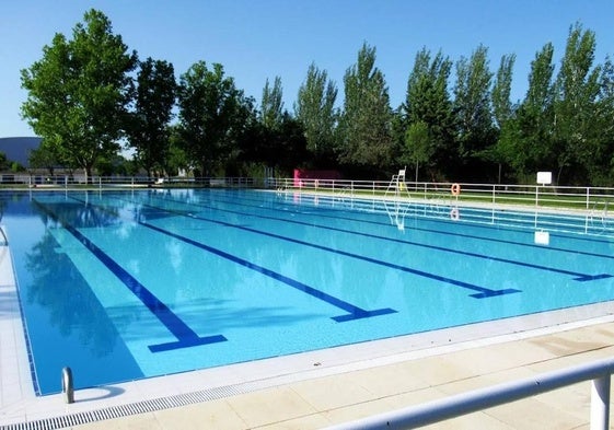 Los abonos para la piscina de verano municipal se emitirán desde el 20 de mayo