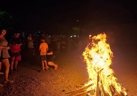 Alonso de Ojeda celebró sus Fiestas de San Juan del 20 al 24 de junio. Pequeños y mayores disfrutaron de múltiples actividades, que tuvieron como colofón la tradicional hoguera de la noche del 23 al 24 de junio