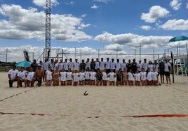 Fotografía de familia con los participantes en la prueba.